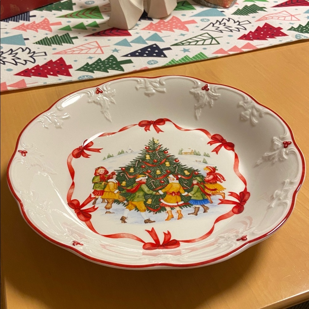 Villeroy & Boch Dancing Around Tree Porcelain Bowl